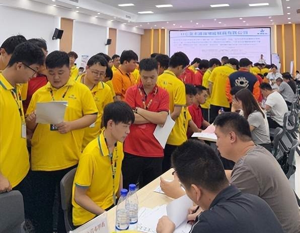 青华6月人才现场招聘会圆满举行：双向奔赴，共绘职业发展新蓝图