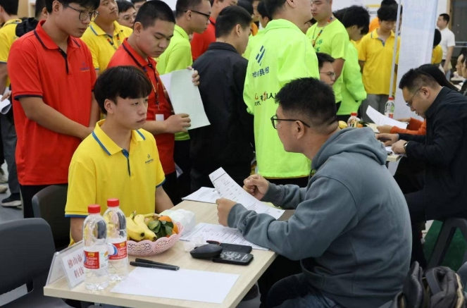 企业齐聚，技能护航！青华模具学校专场招聘会火热进行