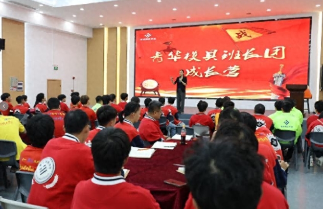 《超级演说家》课程助力班长团解锁演说魅力