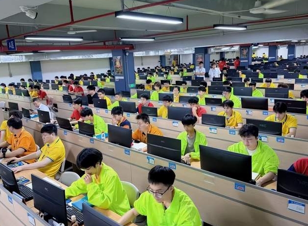 真正的职业教育，不在讲台上，而在一个个真实项目里