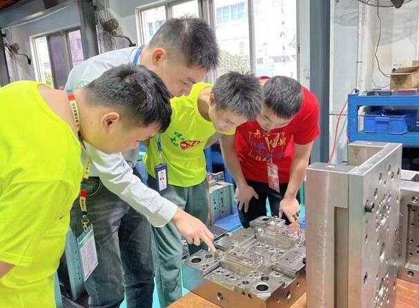 东莞长安模具之都：读书不理想，学模具技术也能闯出好前程