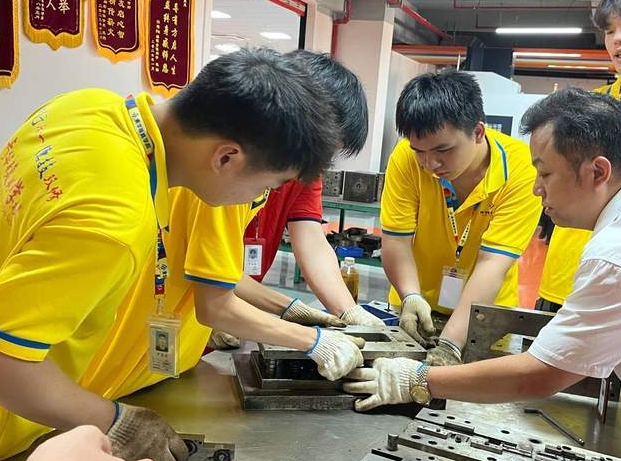 深耕实操，夯实功底｜青华模具冲压班车间模具拆装实训纪实