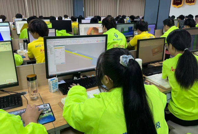 普通人咋逆风翻盘？选对方向，前路自会开阔