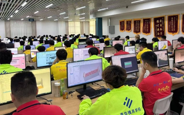 零基础学编程 2 年，他把工资干到了 1.6W