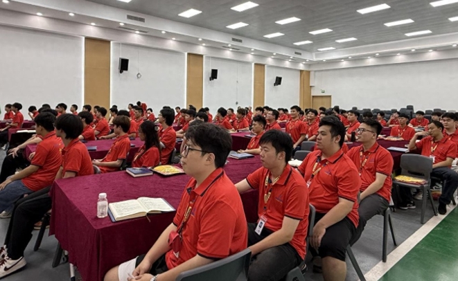聚力成长｜青华 6 月精英班长团正式开营，结伴奔赴技术新征程
