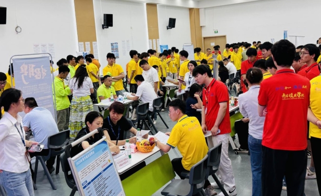零基础逆袭｜深耕 345 轴编程，学员手握月薪两万优质岗位