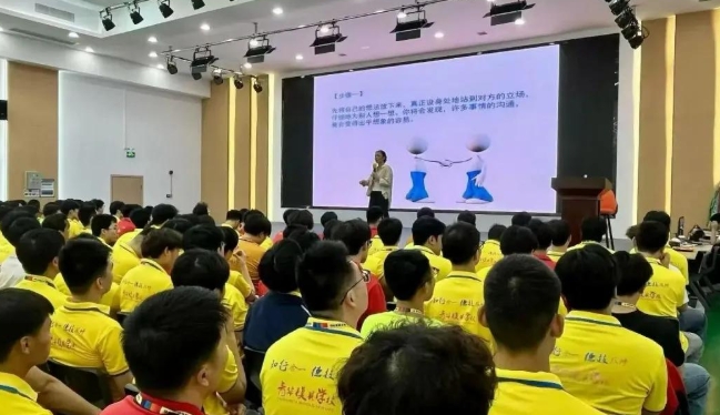一份来自家长的信任，是青华前行的底气