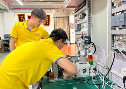 转行学模具避坑指南，选对学校少走三年弯路