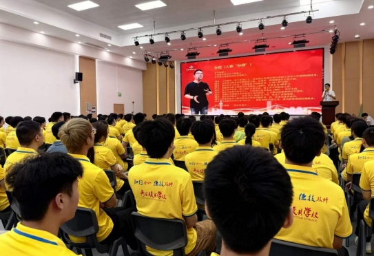 七月逐梦，全新启航｜青华模具学校7月开学典礼，奔赴工程师荣光之路