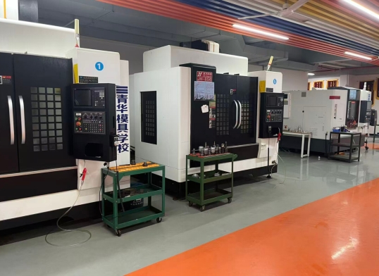 设备全面升级｜青华实训中心新增全新数控机床接轨工厂一线标准