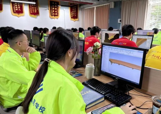 高校毕业生切勿盲目就业，选对赛道才能走稳长远职场路