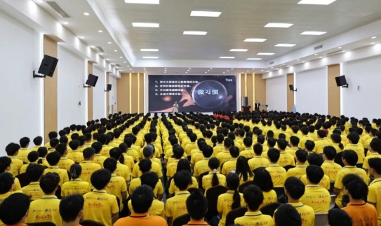 青华：让每一个普通人，都有机会靠技术走向更好的未来