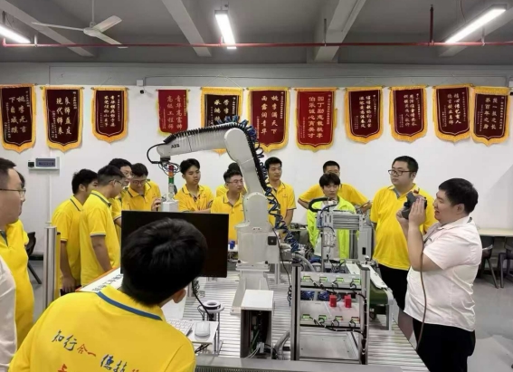 智能制造，PLC 破局之路