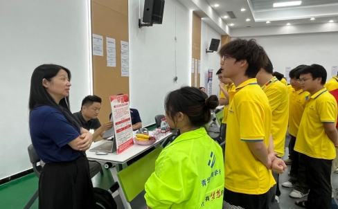 校企双向奔赴，这场校园招聘会藏着少年就业希望