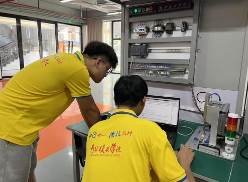 走进青华 PLC 实训课堂，实操上手，练就工业自动化硬核本领