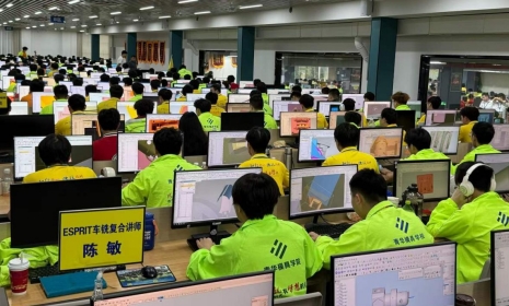 建筑只是载体，我们看见每一束微光