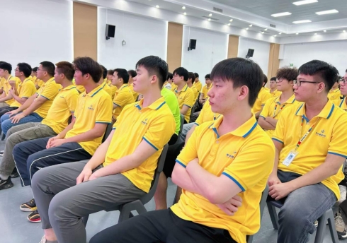零基础稳上岸！闫同学产品编程顺利上岗，转正薪资8000