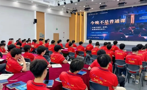 课堂纪实｜觉醒成长，向内深耕！孙总为班长团讲授专属成长大课