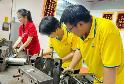 课堂实训｜实践出真知！现场拆模实操，筑牢模具设计硬实力