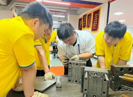 实践出真理 现场拆模实训，让模具设计学真、学透！