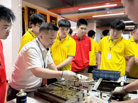 钳工经验丰富，为什么还要学习模具设计？