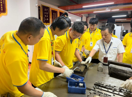 8 年钳工转型模具设计，入职无试用期月薪 9k